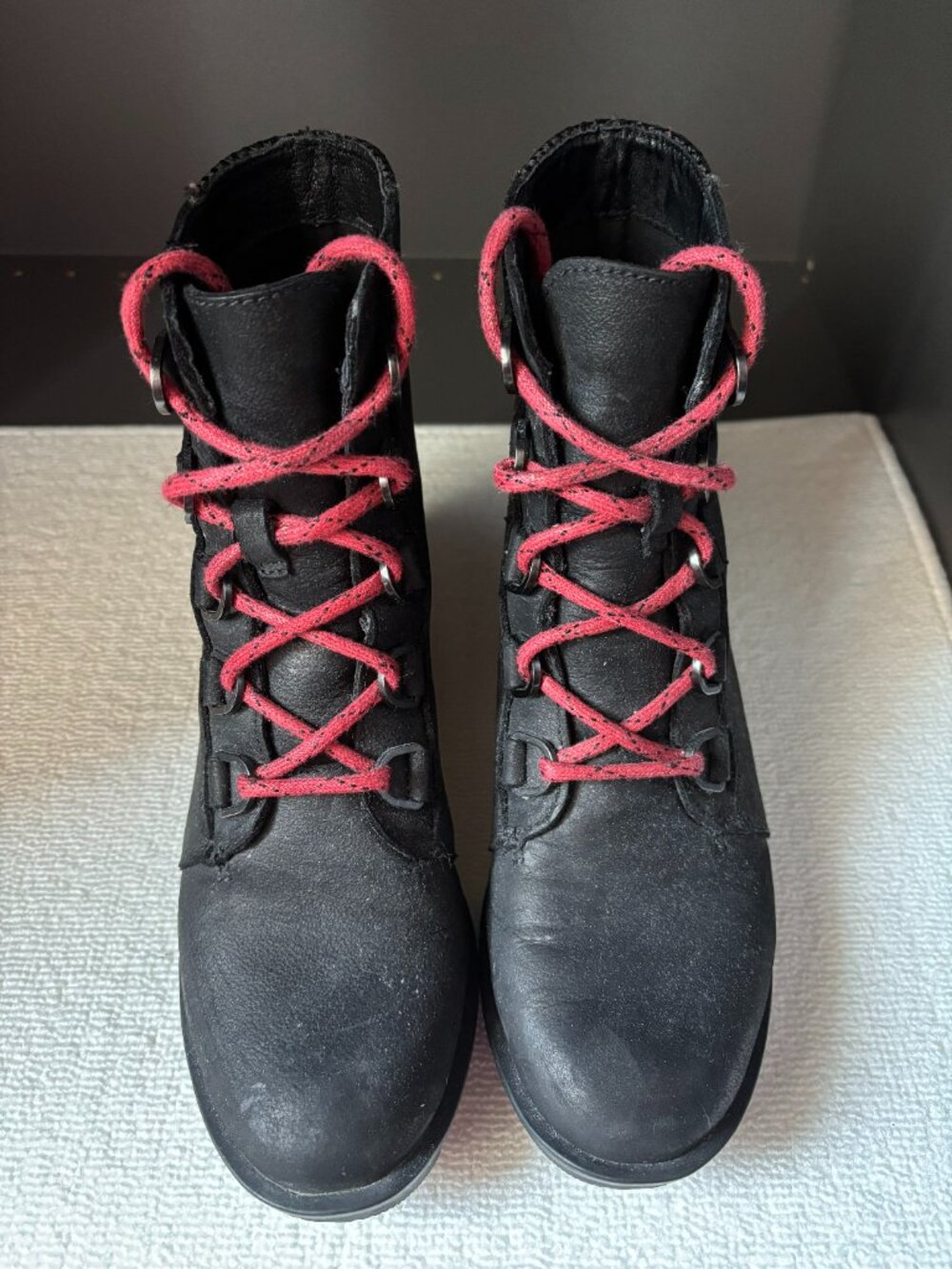 SOREL Women's Phoenix short boots Size 6.5 black with red laces waterproof